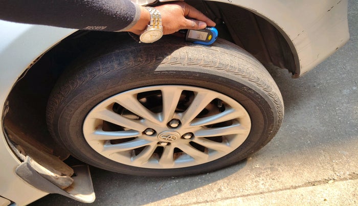 2011 Toyota Etios V, Petrol, Manual, 35,251 km, tyre