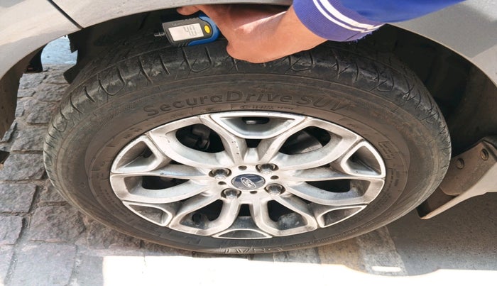 2014 Ford Ecosport TITANIUM 1.5L DIESEL (OPT), Diesel, Manual, 1,34,988 km, tyre