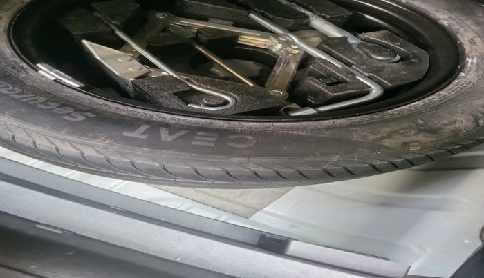 2023 MG ASTOR SAVVY 1.5 CVT, Petrol, Automatic, 12,129 km, tyre