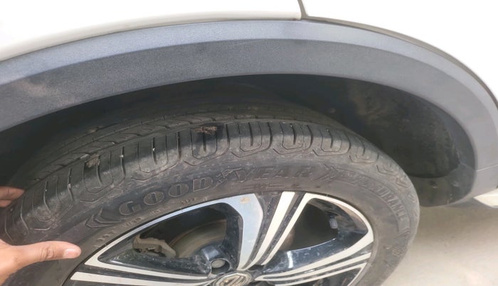 2023 MG ASTOR SAVVY 1.5 CVT, Petrol, Automatic, 12,129 km, tyre