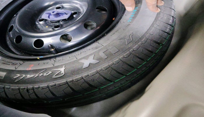 2023 Maruti Swift VXI, Petrol, Manual, 23,875 km, tyre