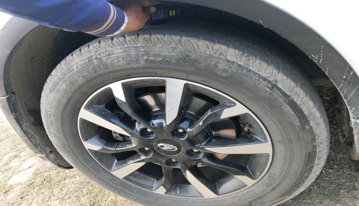 2021 Mahindra XUV500 W11 AT, Diesel, Automatic, 86,787 km, tyre