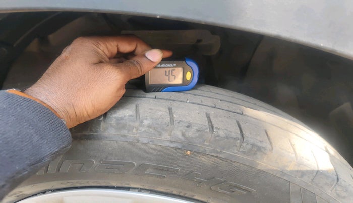 2022 Hyundai VENUE S+ 1.2, Petrol, Manual, 27,001 km, tyre