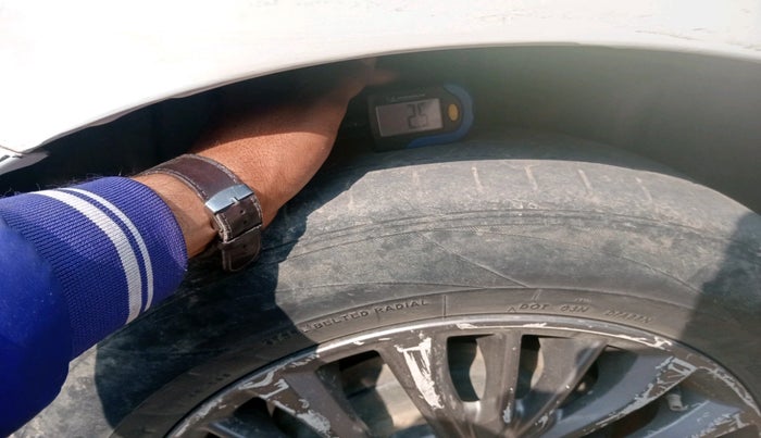 2020 Maruti Ertiga VXI SHVS, Petrol, Manual, 70,322 km, tyre