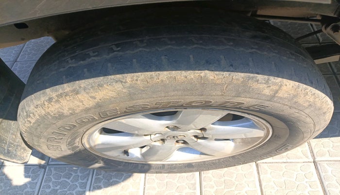 2011 Toyota Fortuner 3.0 4X4 MT, Diesel, Manual, 2,47,749 km, tyre