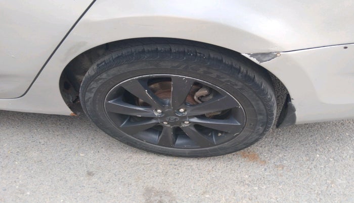 2012 Hyundai Verna FLUIDIC 1.6 CRDI SX, Diesel, Manual, 1,83,542 km, tyre