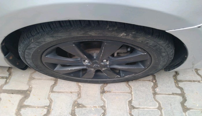 2012 Hyundai Verna FLUIDIC 1.6 CRDI SX, Diesel, Manual, 1,83,542 km, tyre