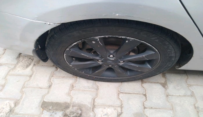 2012 Hyundai Verna FLUIDIC 1.6 CRDI SX, Diesel, Manual, 1,83,542 km, tyre