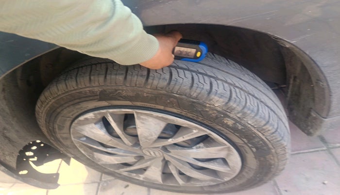 2023 Maruti Baleno DELTA CNG 1.2L, Petrol, Manual, 1,44,481 km, tyre