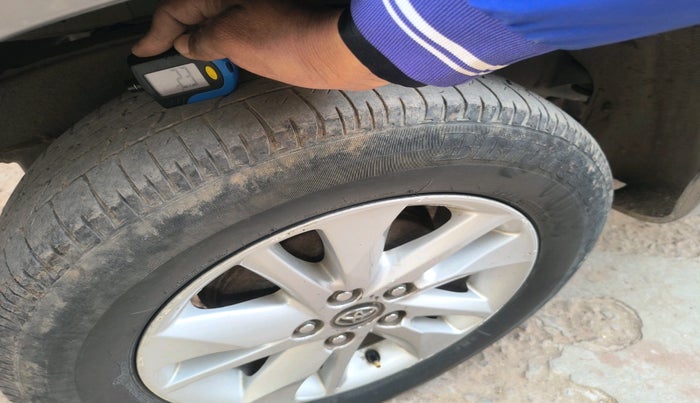 2018 Toyota Innova Crysta 2.4 VX 7 STR, Diesel, Manual, 1,16,207 km, tyre