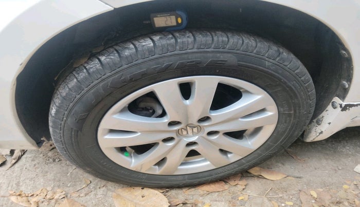 2017 Maruti Ertiga VXI CNG, Petrol, Manual, 1,53,410 km, tyre