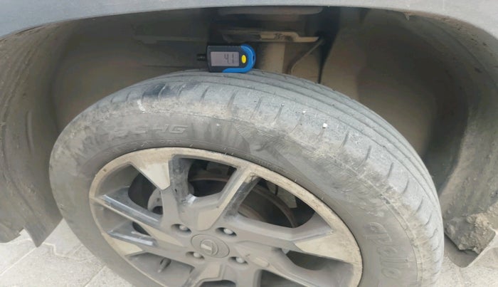 2022 Tata PUNCH CREATIVE AMT 1.2 RTN DUAL TONE, Petrol, Automatic, 30,535 km, tyre