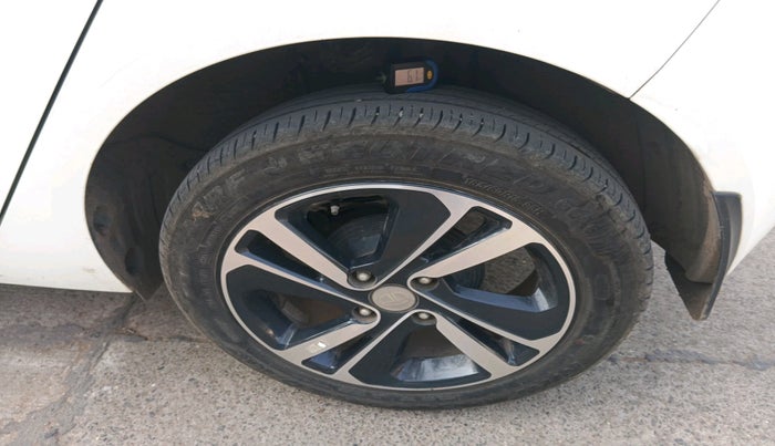 2024 Tata ALTROZ XZ + SUNROOF, Petrol, Manual, 10,922 km, tyre