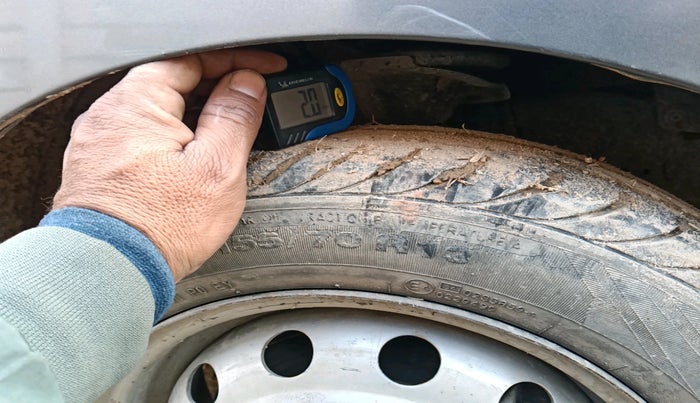 2017 Hyundai Eon ERA +, Petrol, Manual, 73,934 km, tyre