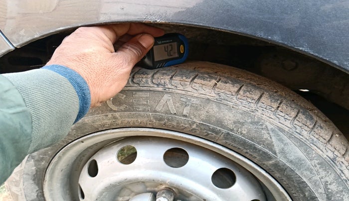 2017 Hyundai Eon ERA +, Petrol, Manual, 73,934 km, tyre