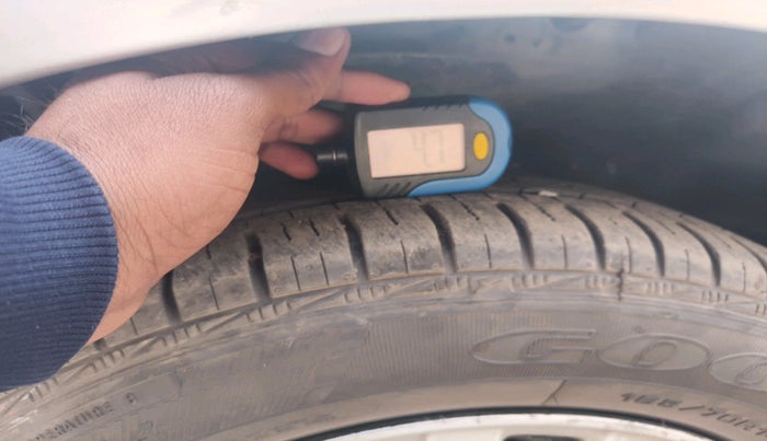 2012 Honda Brio V MT, Petrol, Manual, 57,950 km, tyre