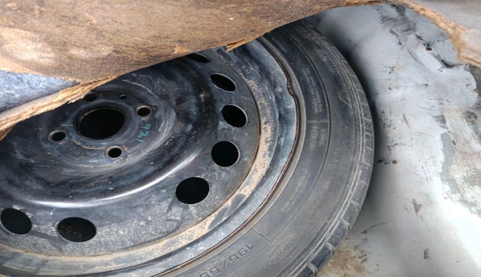 2015 Hyundai Elite i20 ASTA 1.4 CRDI, Diesel, Manual, 1,74,134 km, tyre