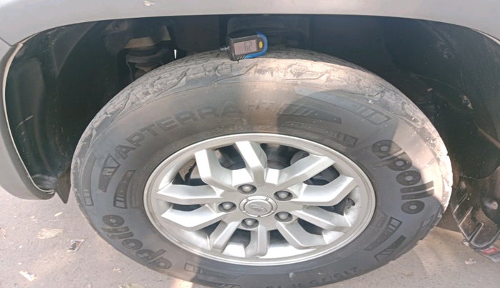 2017 Mahindra TUV300 T8, Diesel, Manual, 22,840 km, tyre