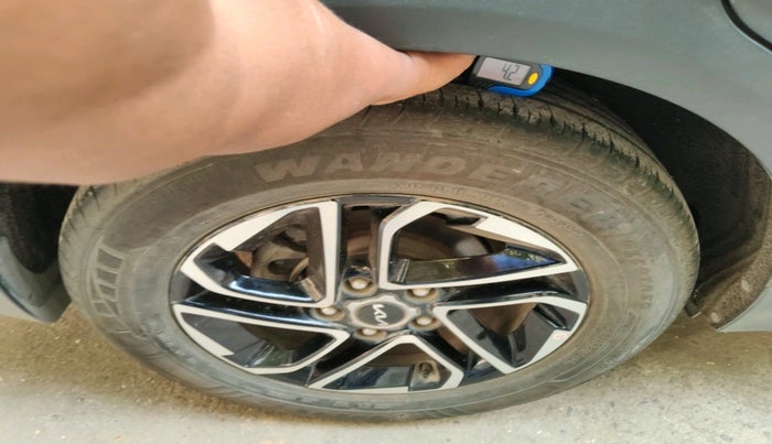 2024 KIA CARENS LUXURY PLUS 1.5 PETROL DCT 7 STR, Petrol, Automatic, 11,643 km, tyre