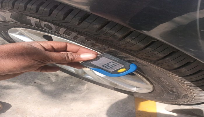 2016 Volkswagen Polo HIGHLINE1.2L, Petrol, Manual, 72,101 km, tyre