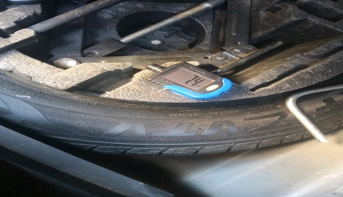 2016 Volkswagen Polo HIGHLINE1.2L, Petrol, Manual, 72,101 km, tyre