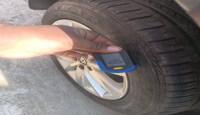 2016 Volkswagen Polo HIGHLINE1.2L, Petrol, Manual, 72,101 km, tyre