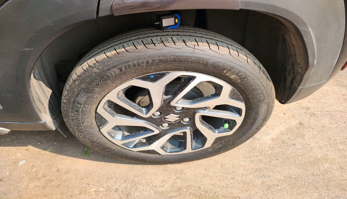 2024 Maruti FRONX ALPHA 1.0L TURBO 6 AT, Petrol, Automatic, 3,218 km, tyre