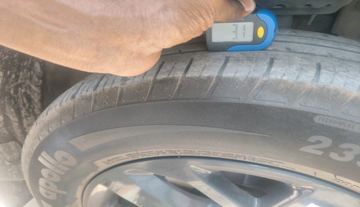 2022 Tata Harrier XTA PLUS 2.0L KRYOTEC DARK EDITION, Diesel, Automatic, 42,152 km, tyre