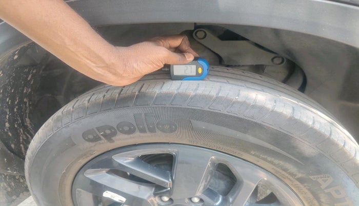 2022 Tata Harrier XTA PLUS 2.0L KRYOTEC DARK EDITION, Diesel, Automatic, 42,152 km, tyre