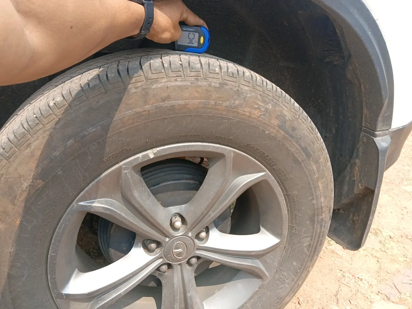2021 Tata Harrier XT 2.0L KRYOTEC, Diesel, Manual, 80,218 km, tyre