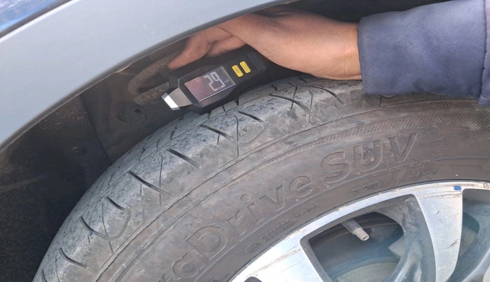 2017 Maruti S Cross ZETA 1.3, Diesel, Manual, 1,40,590 km, tyre