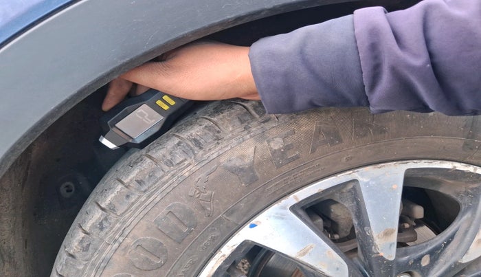 2017 Maruti S Cross ZETA 1.3, Diesel, Manual, 1,40,590 km, tyre