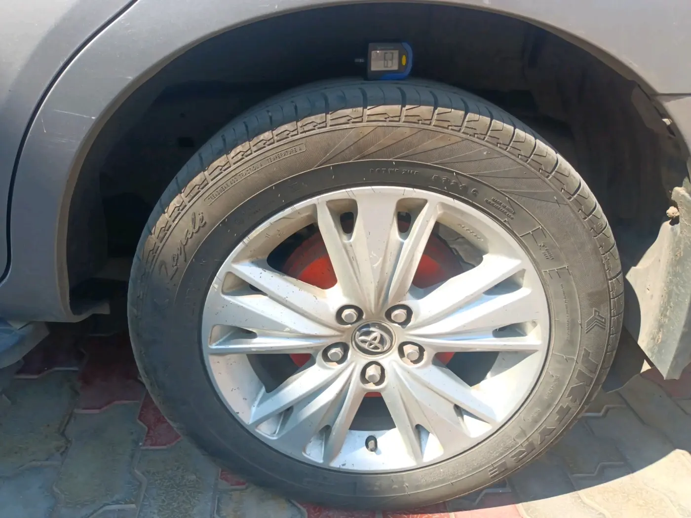 2016 Toyota Innova Crysta 2.4 GX 7 STR, Diesel, Manual, 1,64,208 km, tyre