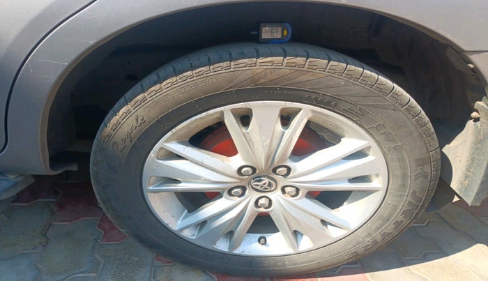 2016 Toyota Innova Crysta 2.4 GX 7 STR, Diesel, Manual, 1,64,208 km, tyre