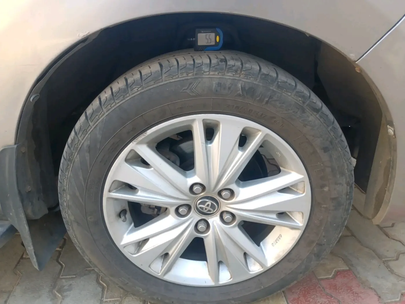 2016 Toyota Innova Crysta 2.4 GX 7 STR, Diesel, Manual, 1,64,208 km, tyre