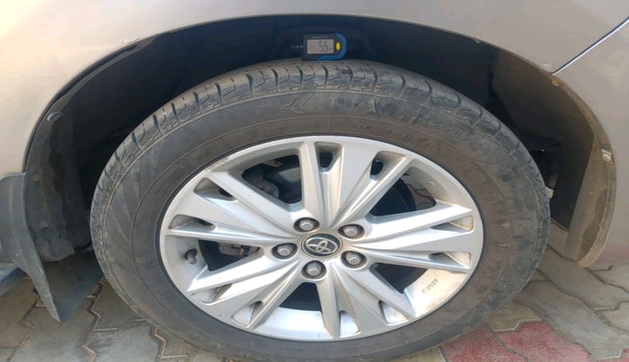 2016 Toyota Innova Crysta 2.4 GX 7 STR, Diesel, Manual, 1,64,208 km, tyre