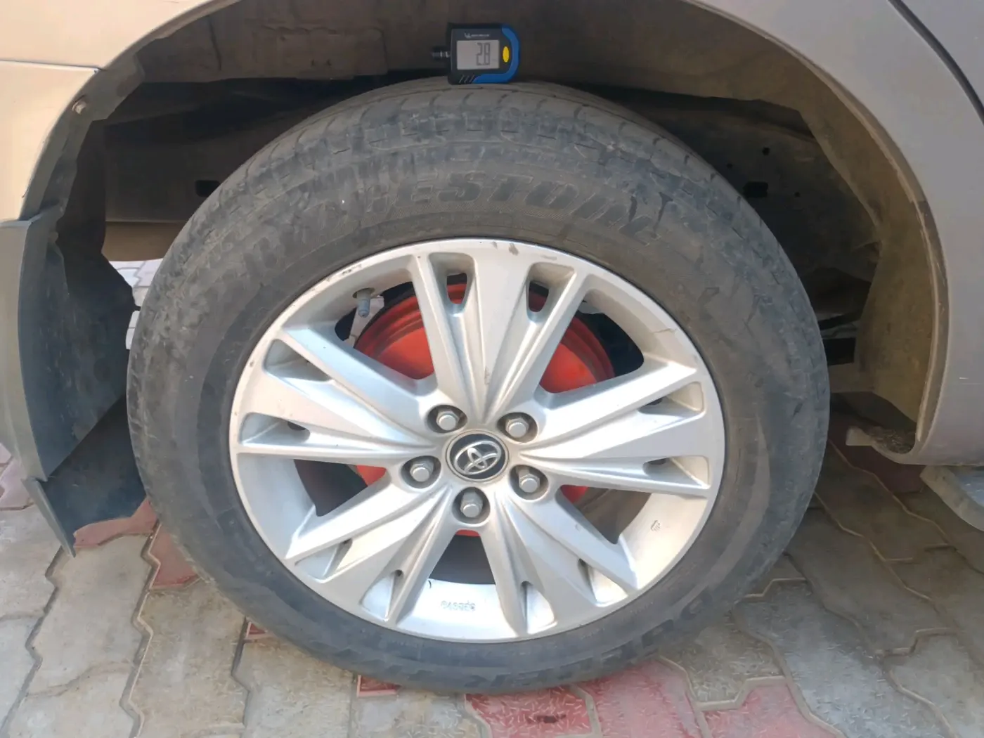 2016 Toyota Innova Crysta 2.4 GX 7 STR, Diesel, Manual, 1,64,208 km, tyre