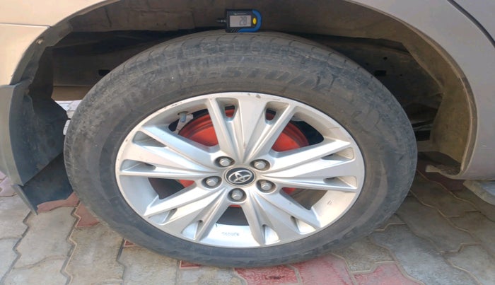 2016 Toyota Innova Crysta 2.4 GX 7 STR, Diesel, Manual, 1,64,208 km, tyre