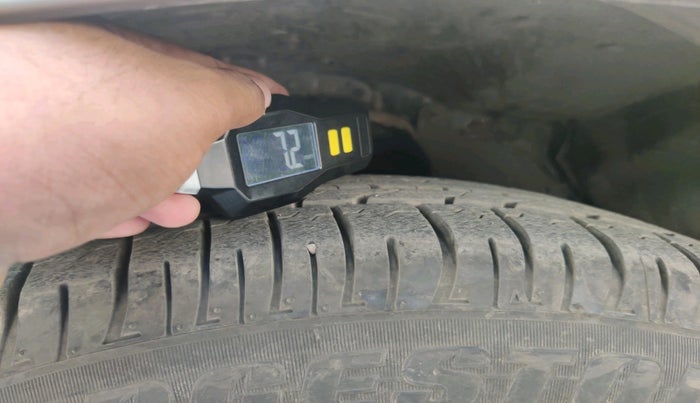 2021 Toyota Innova Crysta 2.4 VX 8 STR, Diesel, Manual, 12,251 km, tyre