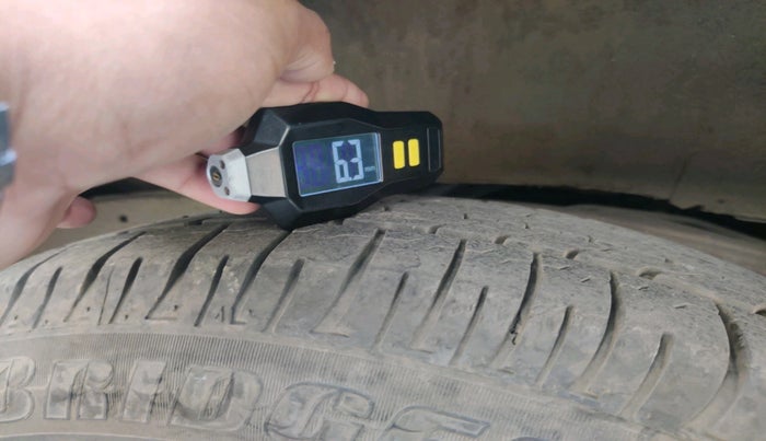 2021 Toyota Innova Crysta 2.4 VX 8 STR, Diesel, Manual, 12,251 km, tyre