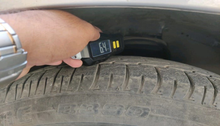 2021 Toyota Innova Crysta 2.4 VX 8 STR, Diesel, Manual, 12,251 km, tyre