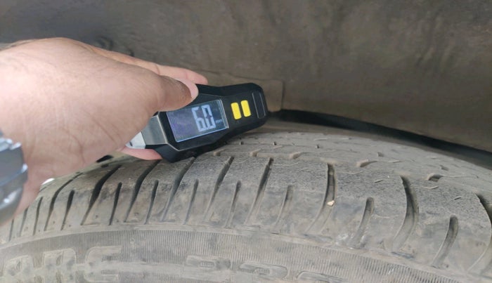 2021 Toyota Innova Crysta 2.4 VX 8 STR, Diesel, Manual, 12,251 km, tyre