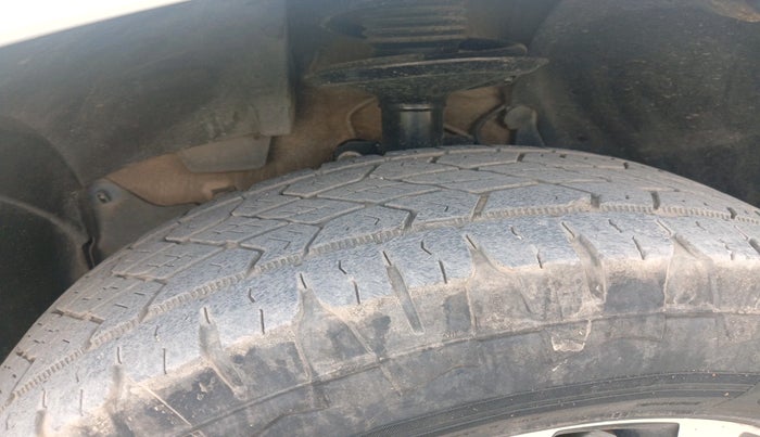 2016 Nissan Terrano XL D PLUS, Diesel, Manual, 1,36,819 km, tyre