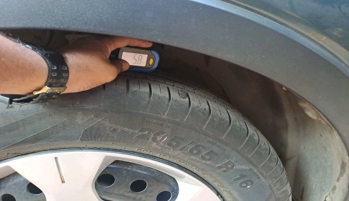 2021 Mahindra XUV300 W6 1.2 PETROL, Petrol, Manual, 22,935 km, tyre