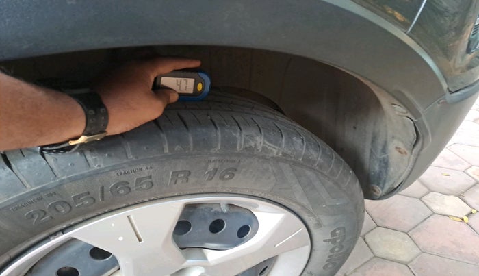 2021 Mahindra XUV300 W6 1.2 PETROL, Petrol, Manual, 22,935 km, tyre