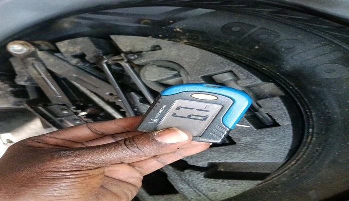 2016 Volkswagen Polo COMFORTLINE 1.2L, Petrol, Manual, 1,01,146 km, tyre