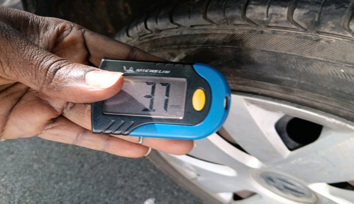 2016 Volkswagen Polo COMFORTLINE 1.2L, Petrol, Manual, 1,01,146 km, tyre