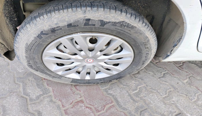 2015 Maruti Swift LDI, Diesel, Manual, 1,03,515 km, tyre