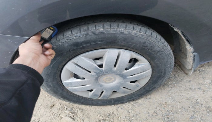 2016 Hyundai Eon ERA +, Petrol, Manual, 12,559 km, tyre