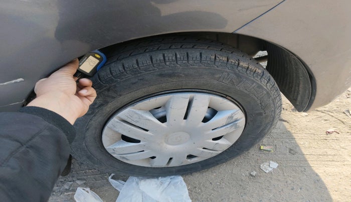 2016 Hyundai Eon ERA +, Petrol, Manual, 12,559 km, tyre